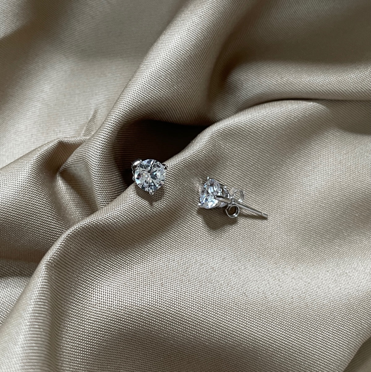 [Kismet Jewels ]Dainty Round Shape Earrings