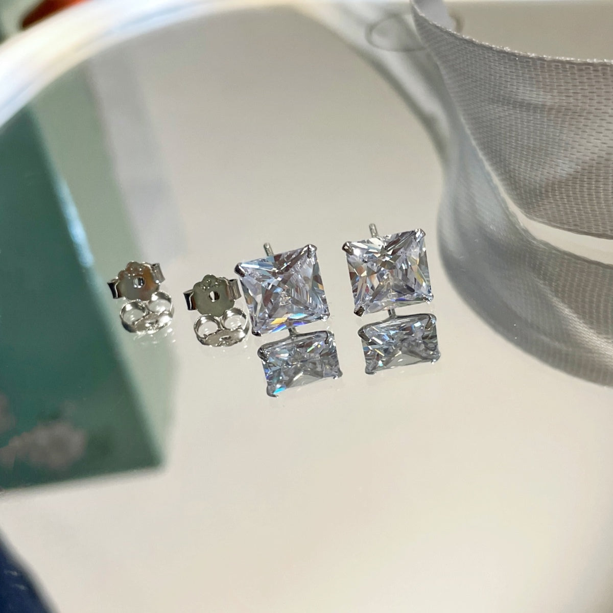 [Kismet Jewels ]Ornate Square Shape Earrings