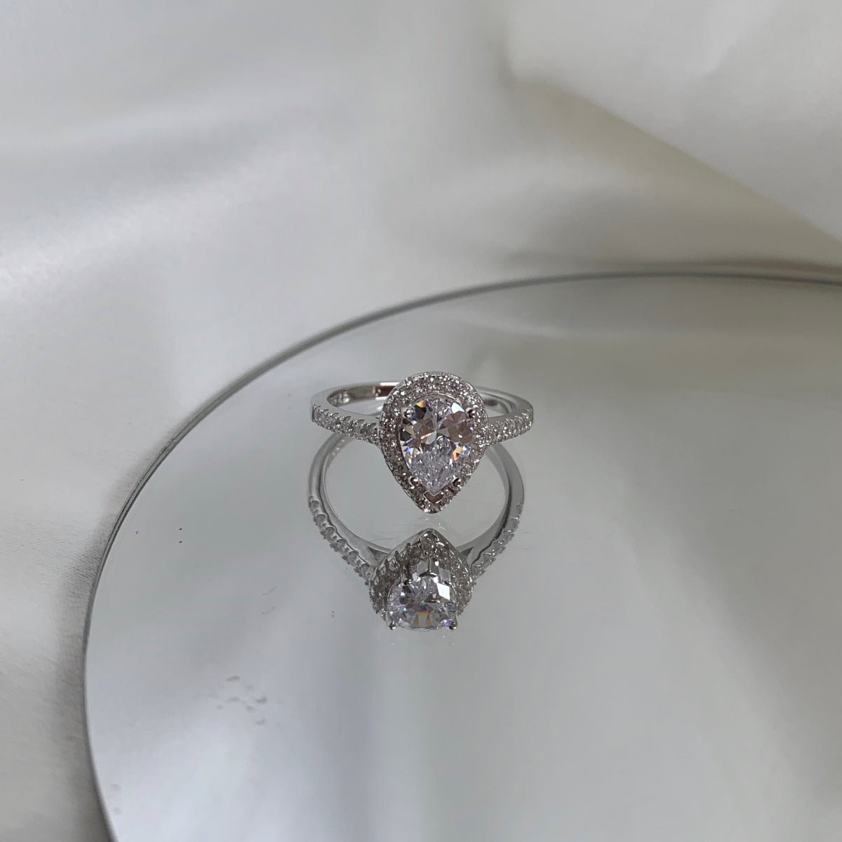 [Kismet Jewels ]1.0 Carat Luxurious Resplendent Water Drop Shape Wedding Ring