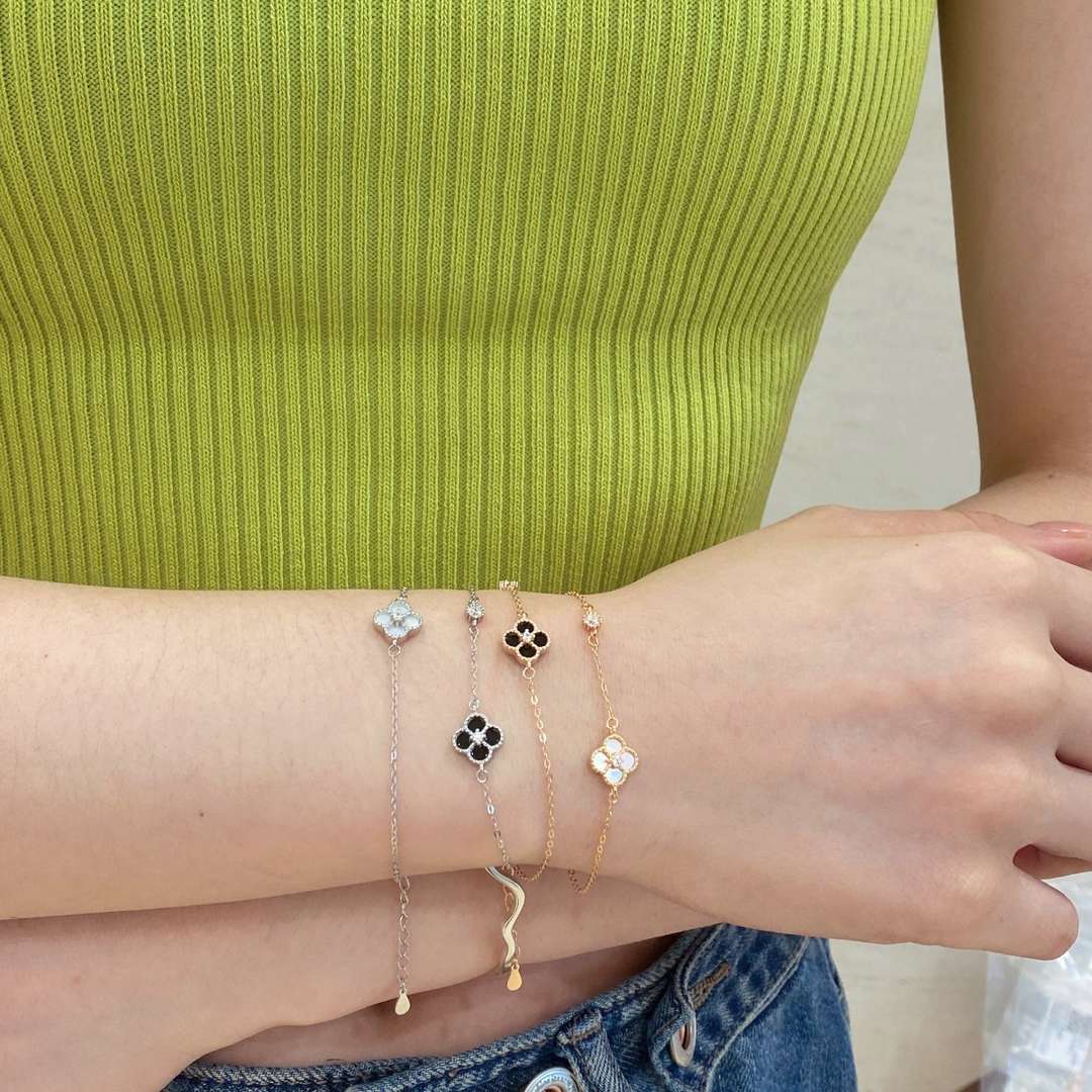 [Kismet Jewels ]Delicate Four Leaf Clover Bracelet