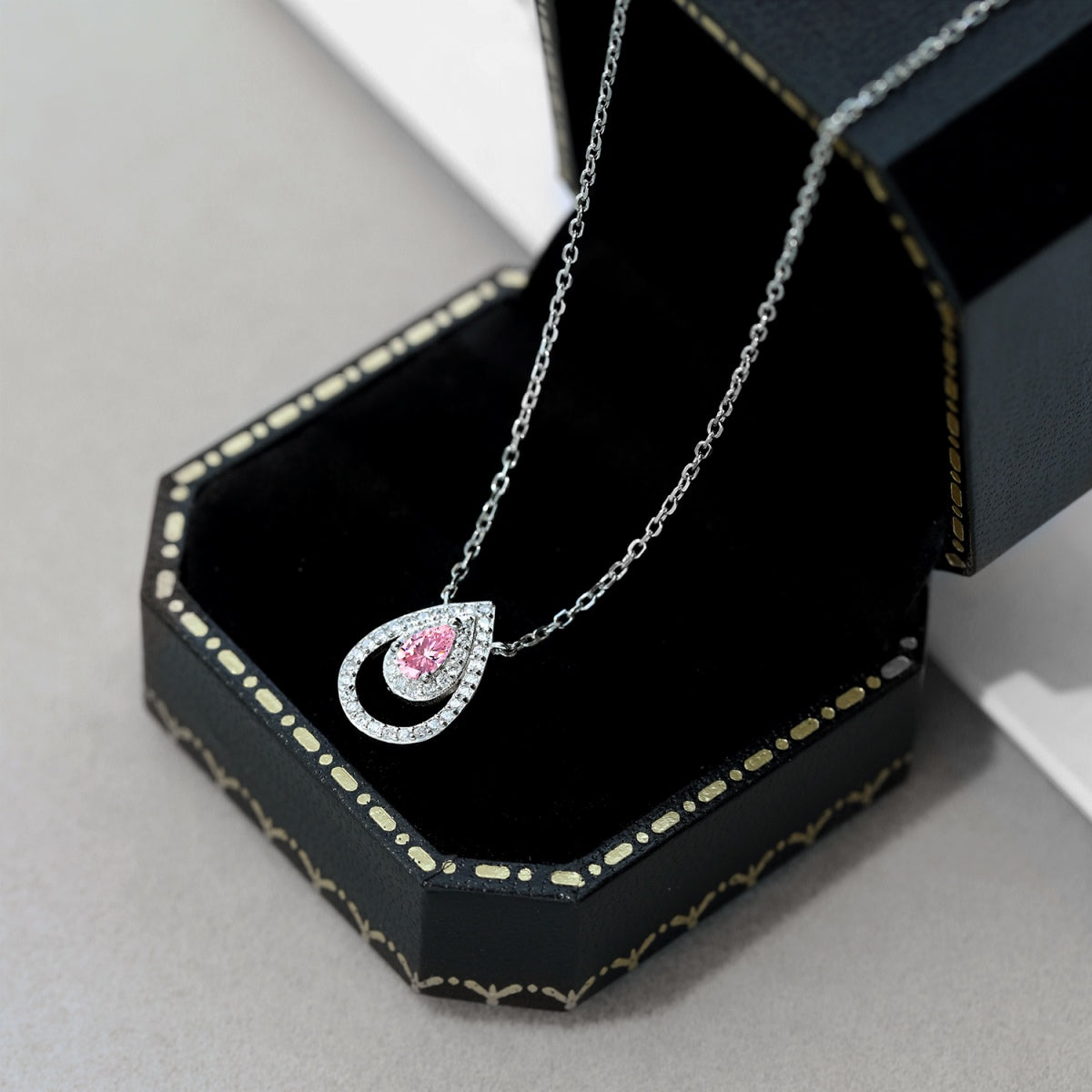 [Kismet Jewels ]Sparkling Pear Cut Necklace