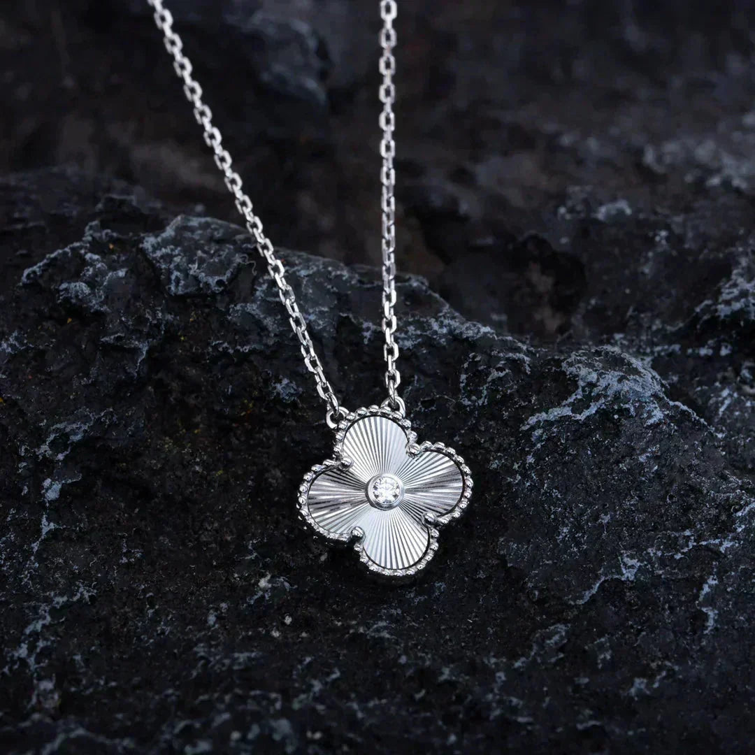 [Kismet Jewels ]CLOVER  15MM DIAMOND LASER NECKLACE SILVER