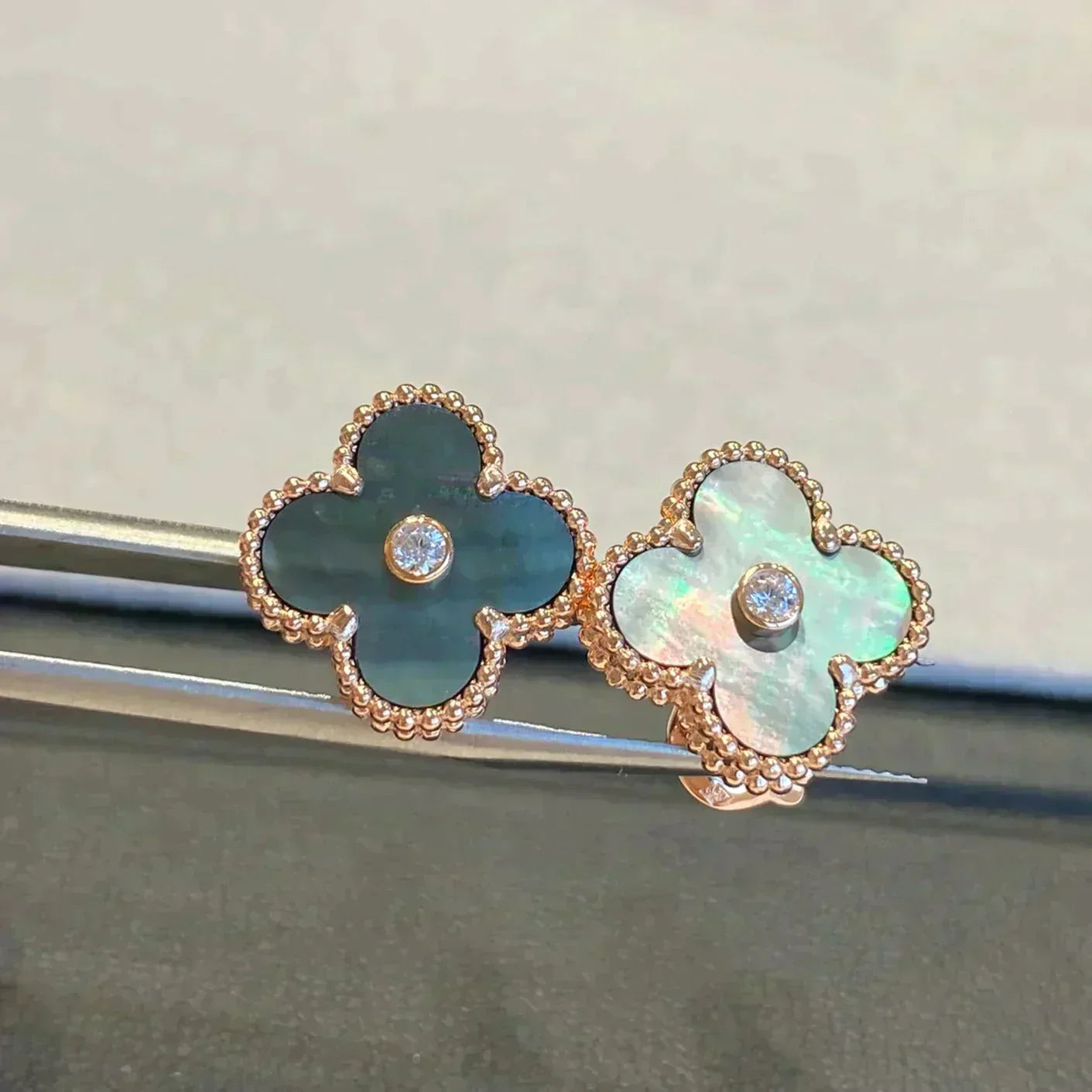 [Kismet Jewels ]CLOVER MEDIUM 1 MOTIFS GRAY MOP  DIAMOND EARRINGS