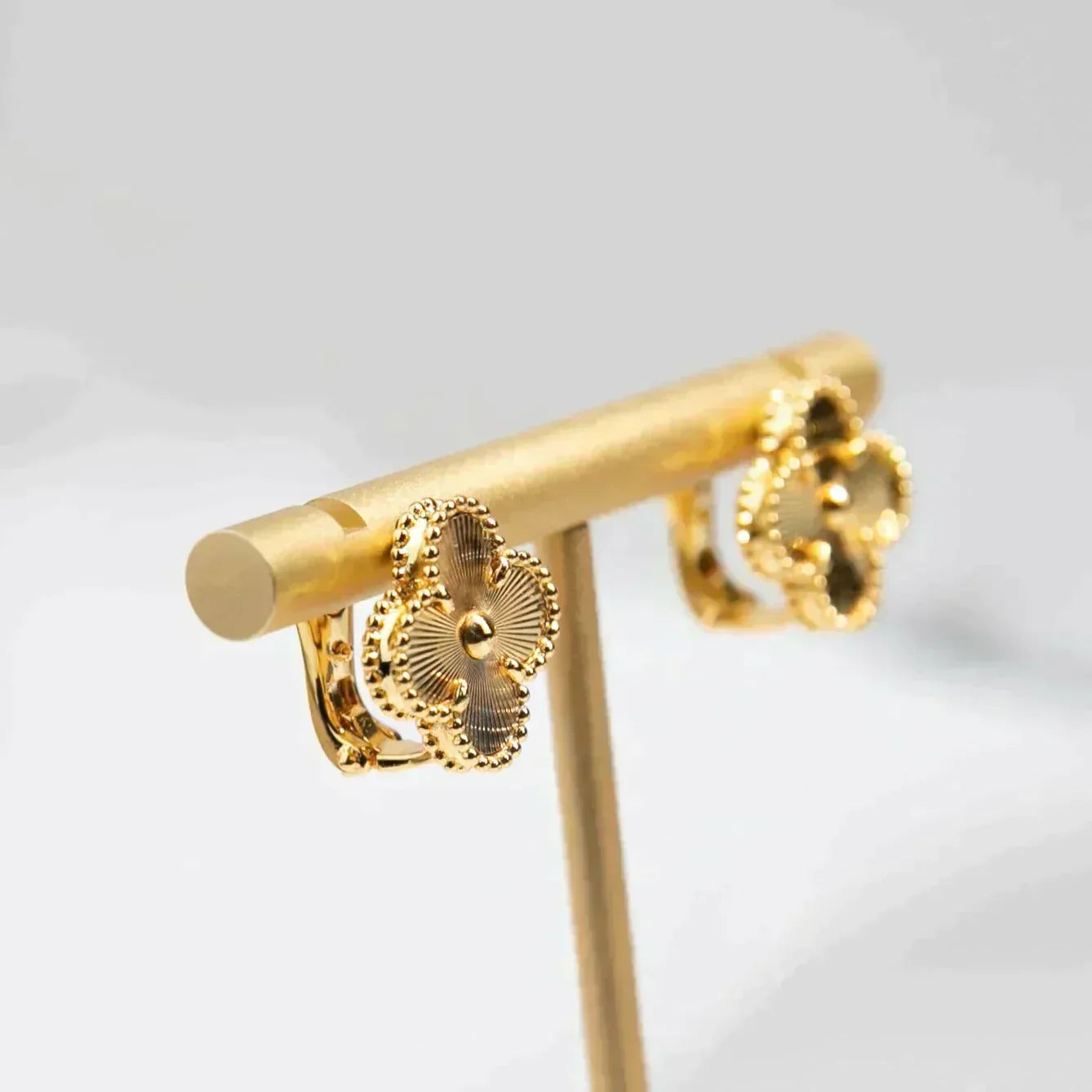 [Kismet Jewels ]CLOVER MEDIUM 1 MOTIFS LASER EARRINGS