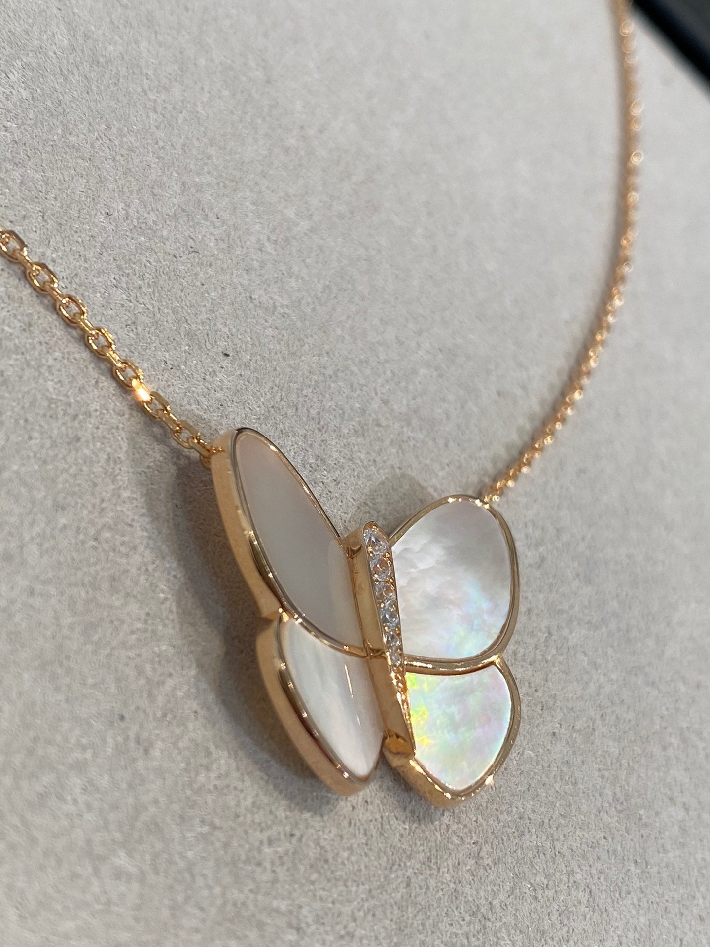 [Kismet Jewels ]BUTTERFLY GOLD MOP DIAMOND NECKLACE