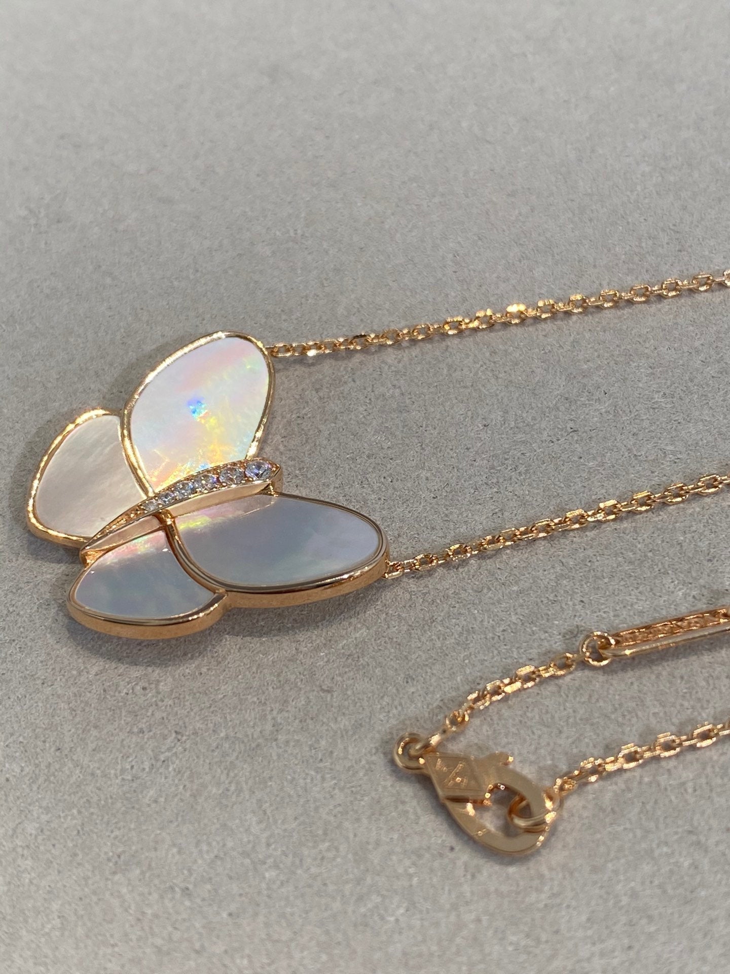 [Kismet Jewels ]BUTTERFLY GOLD MOP DIAMOND NECKLACE