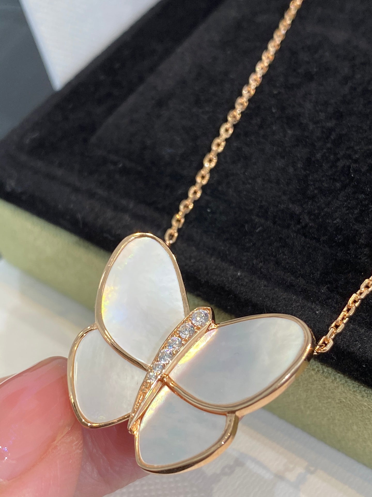 [Kismet Jewels ]BUTTERFLY GOLD MOP DIAMOND NECKLACE