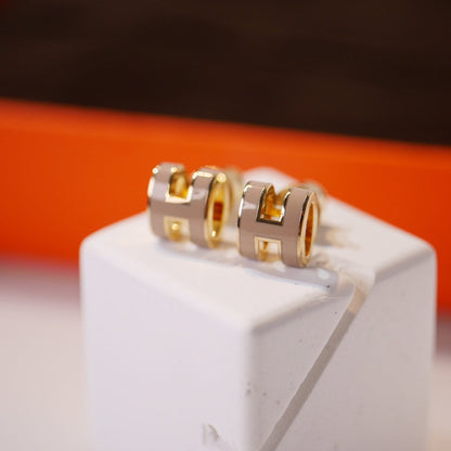 [Kismet Jewels ]MINI POP H GOLD EARRINGS GREY