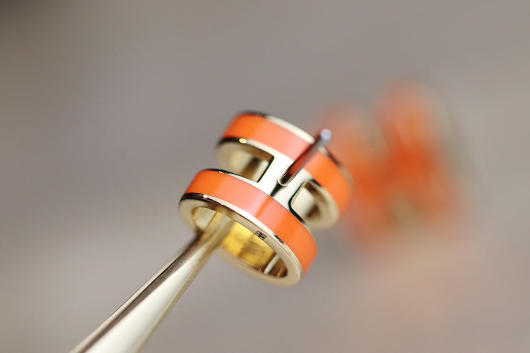 [Kismet Jewels ]MINI POP H EARRINGS ORANGE
