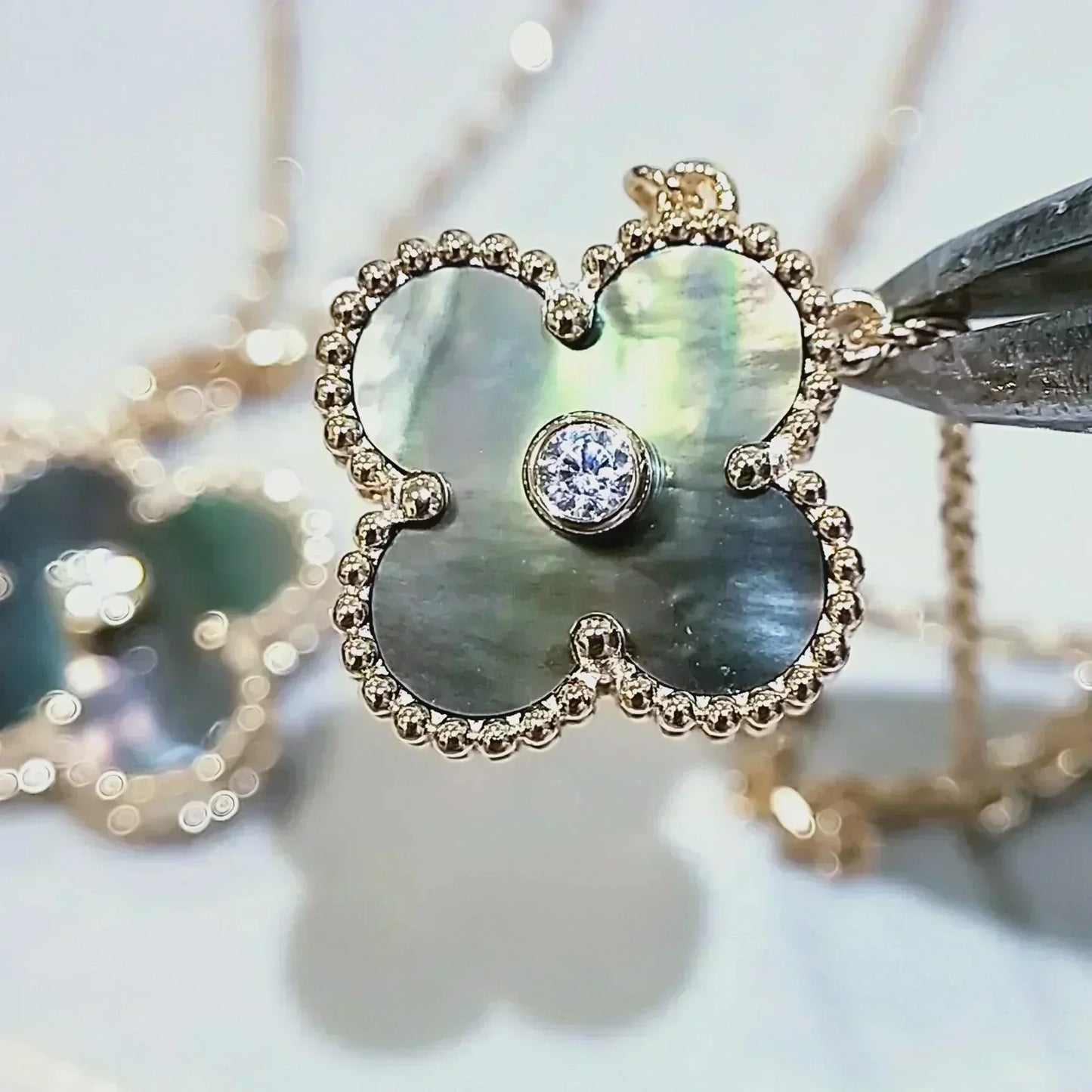 [Kismet Jewels ]CLOVER 15MM DIAMOND AND MOTHER-OF-GREY NECKLACE