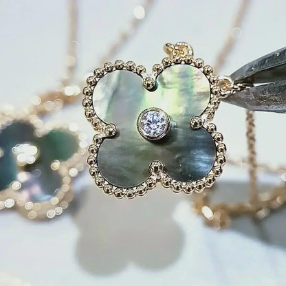 [Kismet Jewels ]CLOVER 15MM DIAMOND AND MOTHER-OF-GREY NECKLACE