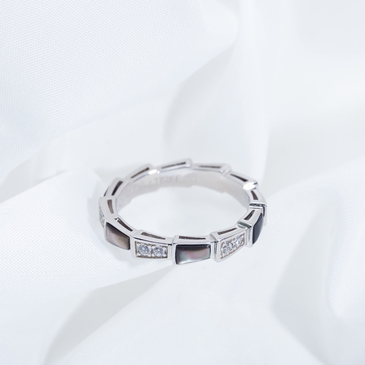 [Kismet Jewels ]SERPENTI RING SILVER  DIAMOND BLACK MOP 3MM