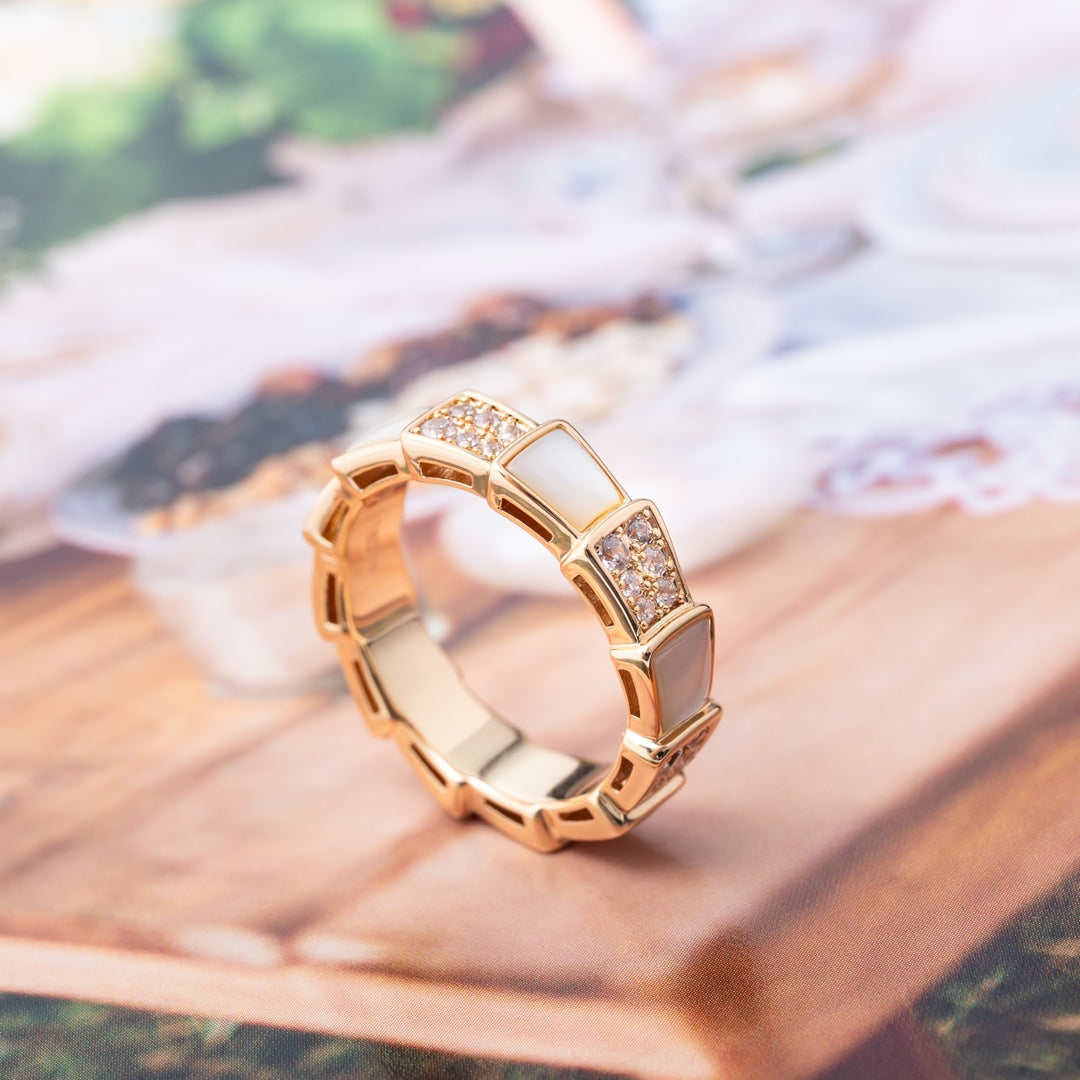 [Kismet Jewels ]SERPENTI RING PINK GOLD MOP DIAMOND PAVED 4MM