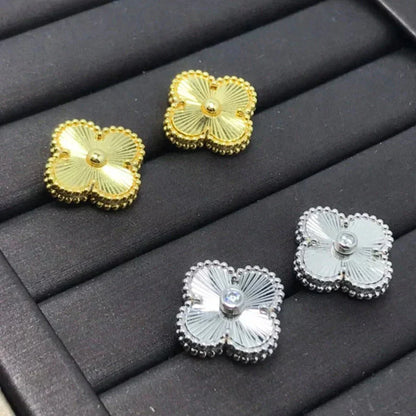 [Kismet Jewels ]CLOVER MINI 9.5MM LASER EARRINGS