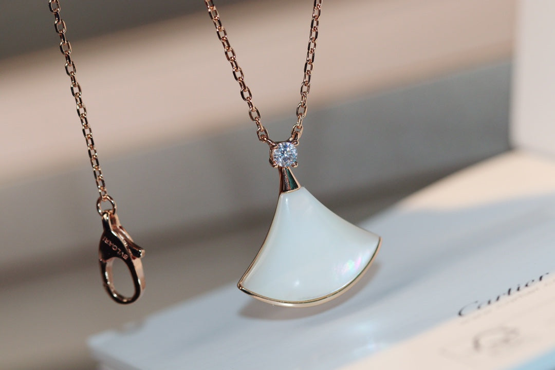 [Kismet Jewels ]DREAM NECKLACE WHITE MOP PINK GOLD 1 DIAMOND