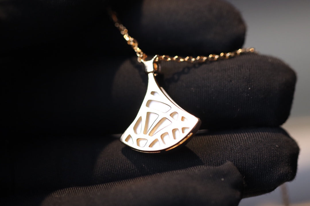 [Kismet Jewels ]DREAM NECKLACE WHITE MOP PINK GOLD 1 DIAMOND
