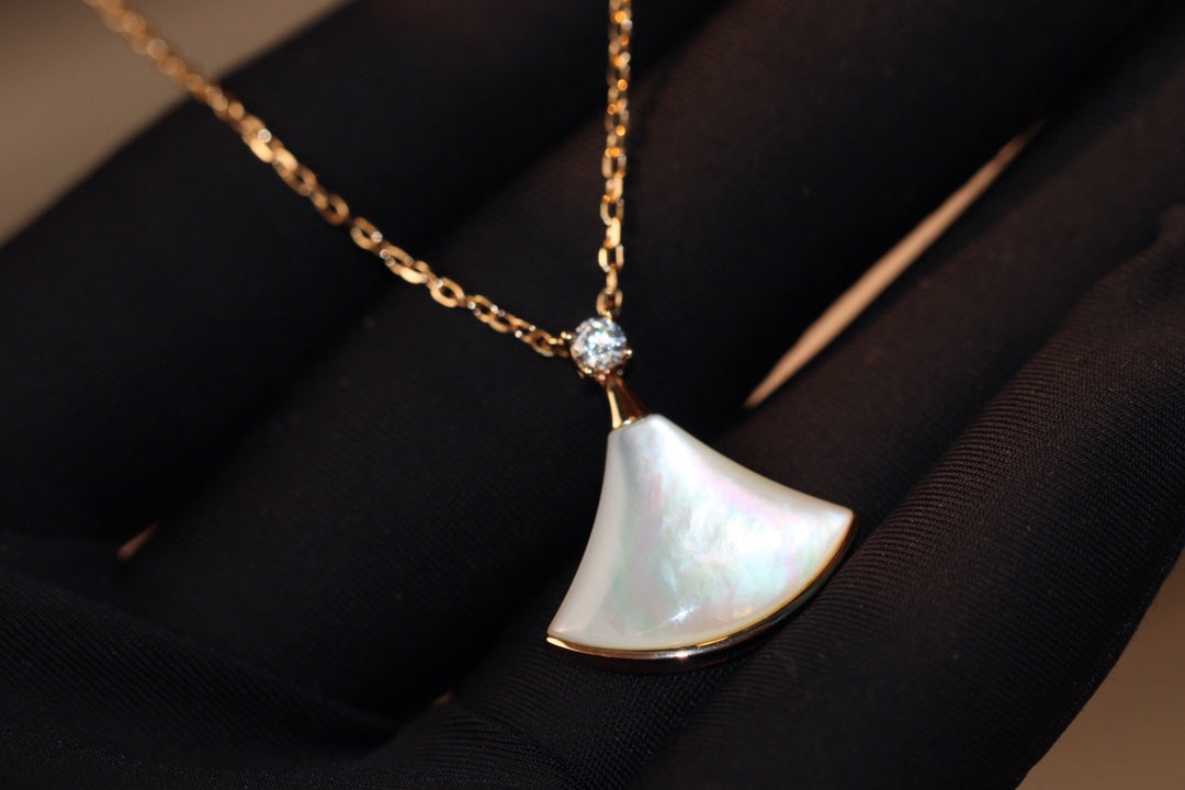 [Kismet Jewels ]DREAM NECKLACE WHITE MOP PINK GOLD 1 DIAMOND