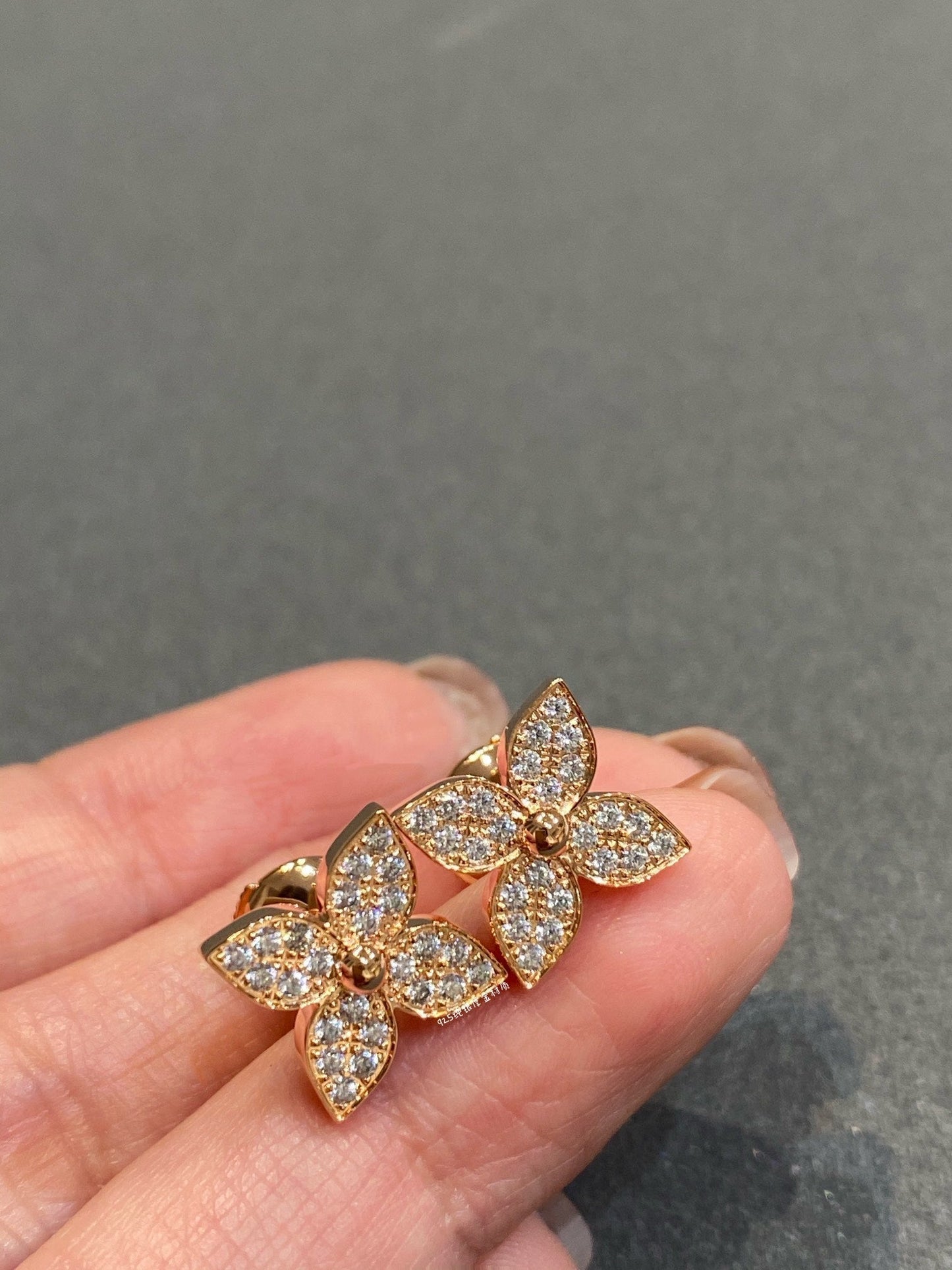 [Kismet Jewels ]STAR DIAMOND EARRINGS