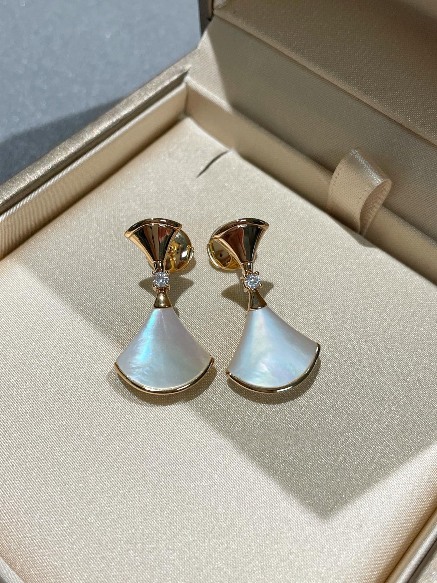 [Kismet Jewels ]DREAM MOP 1 DIAMOND EARRINGS