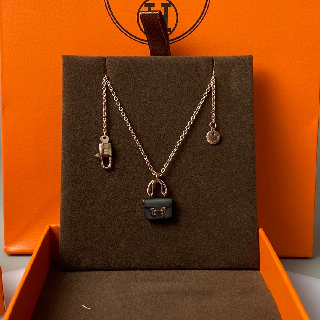 [Kismet Jewels ]CONSTANCE BLACK PEDANT PINK GOLD NECKLACE