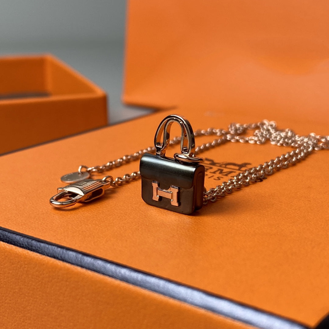 [Kismet Jewels ]CONSTANCE BLACK PEDANT PINK GOLD NECKLACE