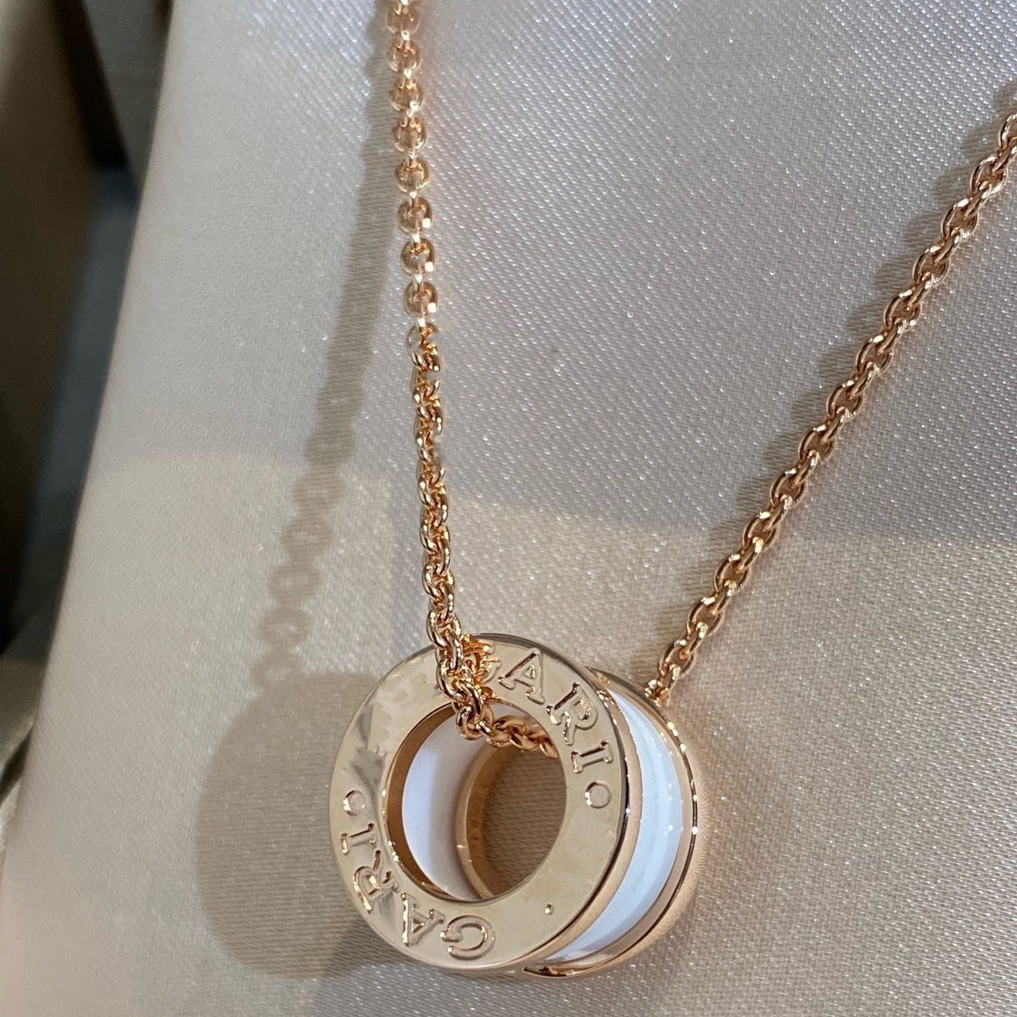 [Kismet Jewels ]ZERO 1 WHITE CERAMIC PINK GOLD NECKLACE
