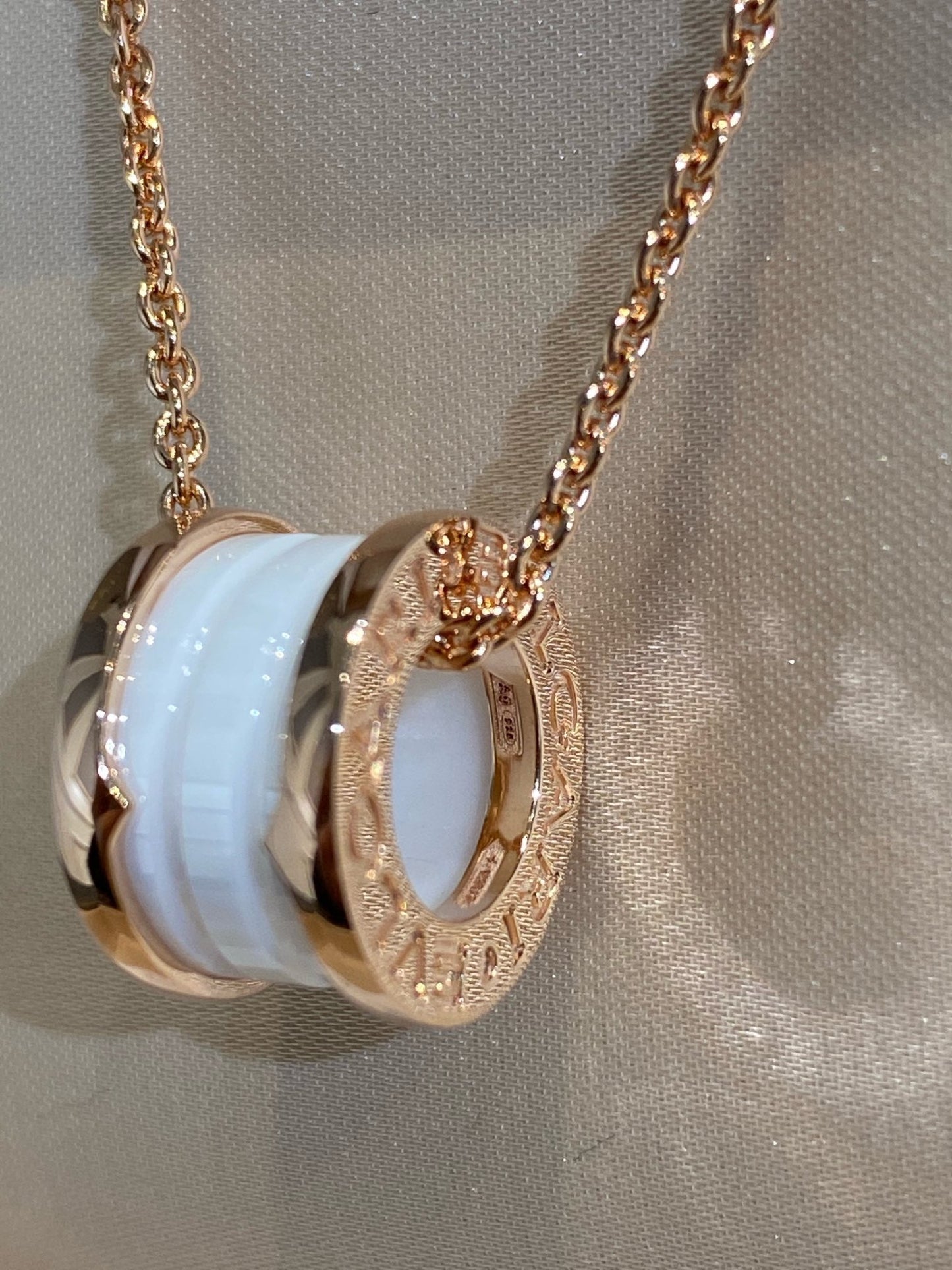 [Kismet Jewels ]ZERO 1 WHITE CERAMIC PINK GOLD NECKLACE