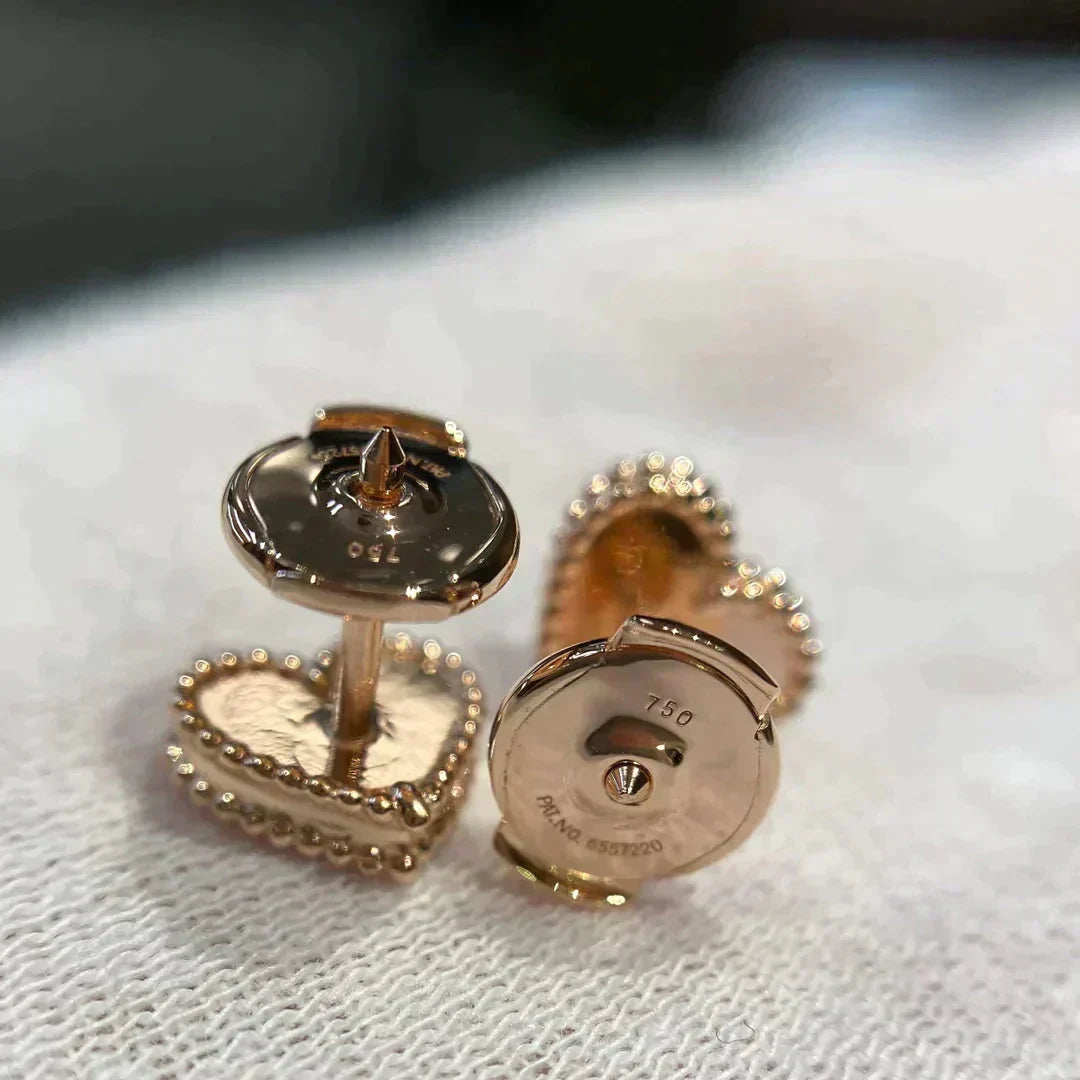 [Kismet Jewels ]HEART CARNELIAN STUD EARRINGS
