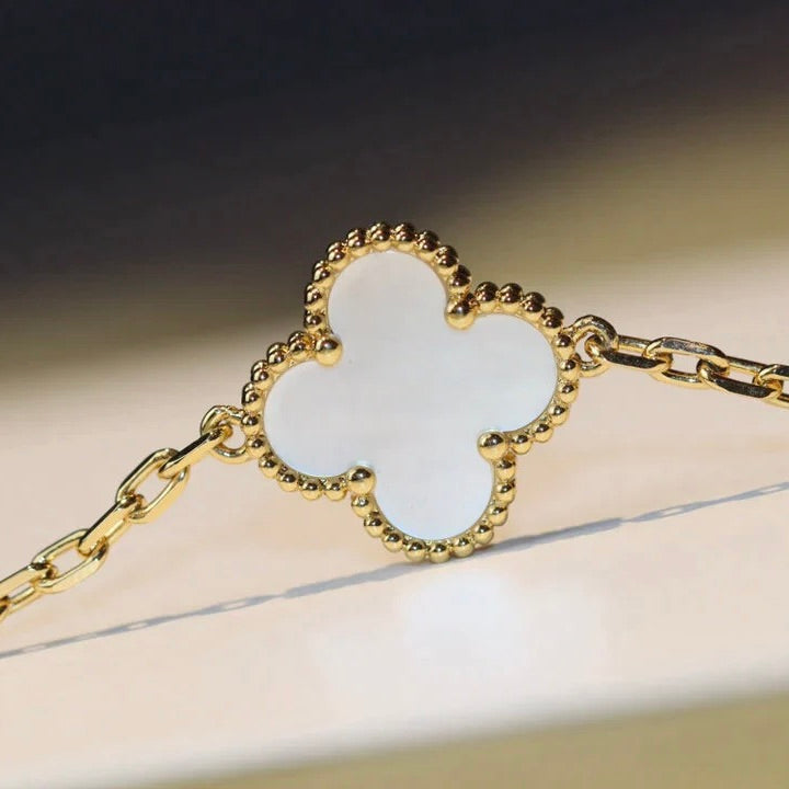 [Kismet Jewels ]CLOVER 20 MOTIFS WHITE MOP NECKLACE