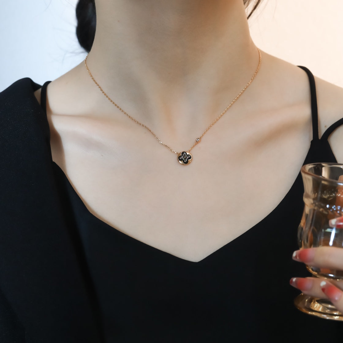 [Kismet Jewels ]SUN PEDANT PINK GOLD 1 DIAMOND NECKLACE