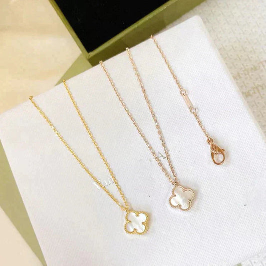 [Kismet Jewels ]CLOVER MINI 9.5MM WHITE MOTHER-OF-PEARL NECKLACE