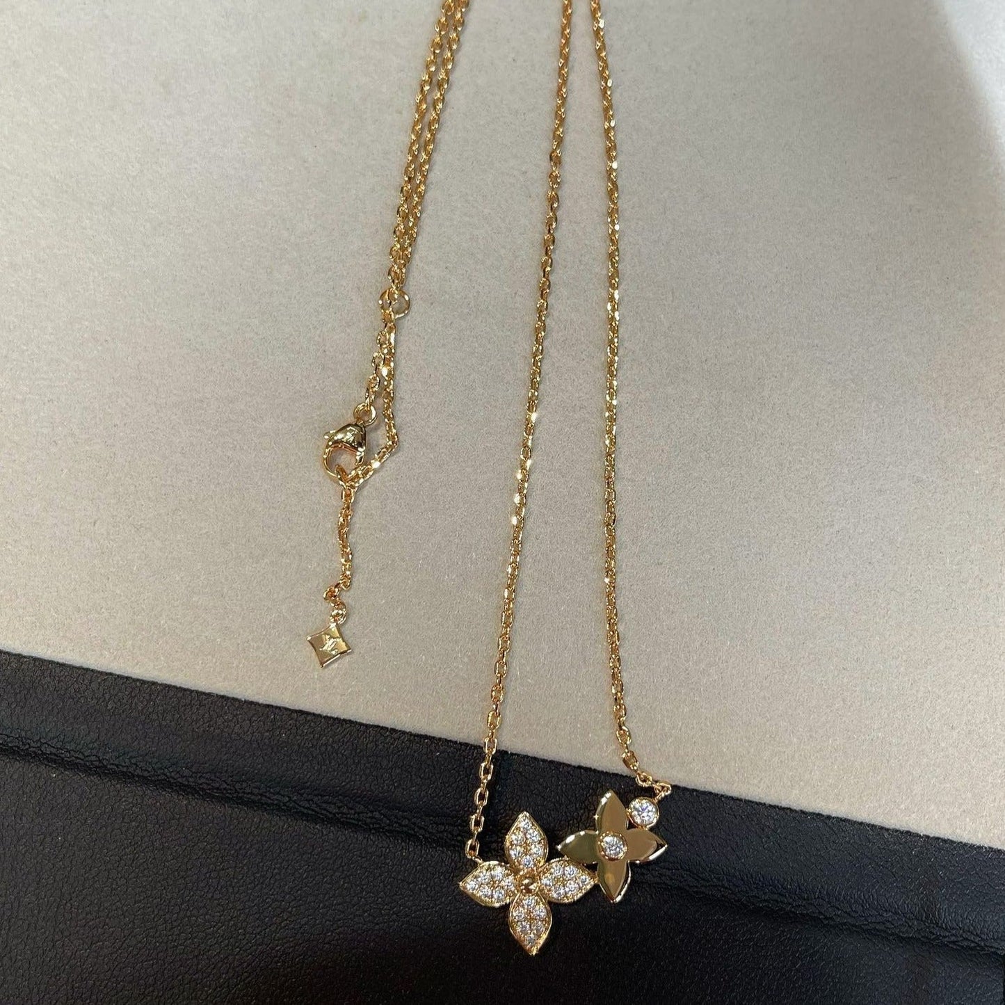[Kismet Jewels ]STAR BLOSSOM NECKLACE PINK GOLD DIAMONDS