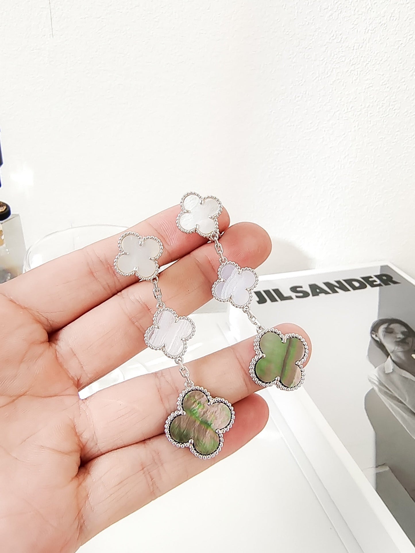 [Kismet Jewels ]CLOVER 3 MOTIFS CHALCEDONY DARK MOP SILVER EARRINGS