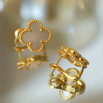 [Kismet Jewels ]CLOVER MEDIUM 1 MOTIFS  WHITE MOP STUD EARRINGS