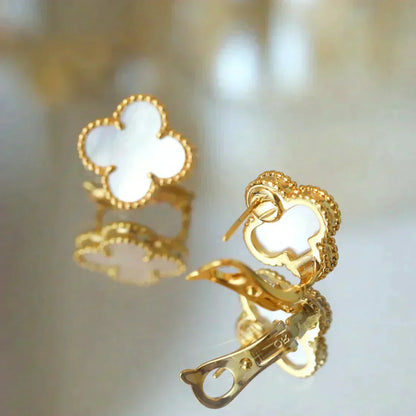[Kismet Jewels ]CLOVER MEDIUM 1 MOTIFS  WHITE MOP STUD EARRINGS