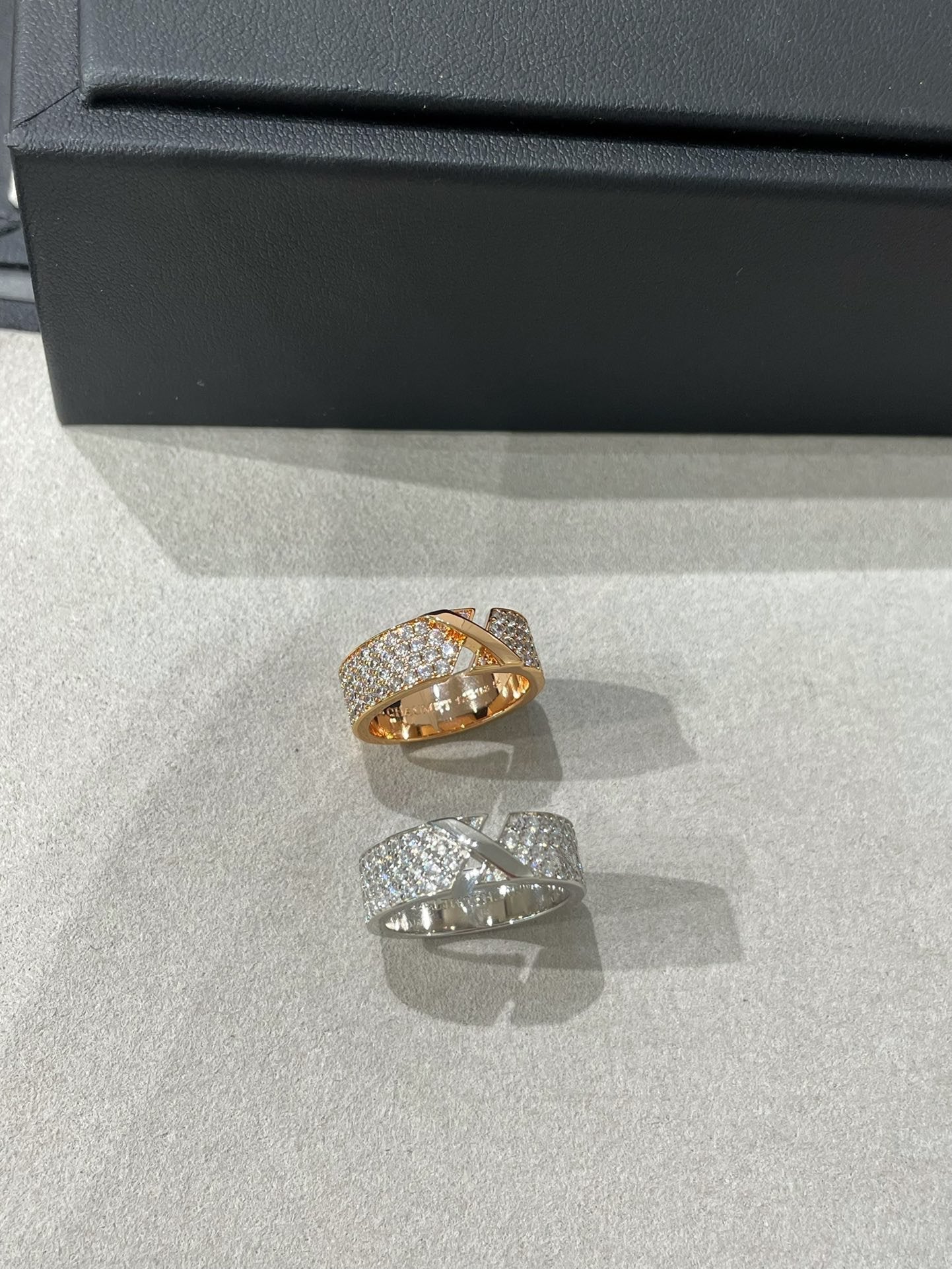 [Kismet Jewels ]LIENS EVIDENCE  DIAMOND PAVED RING