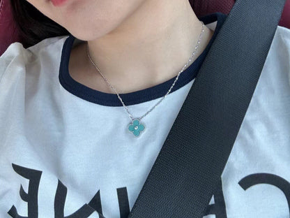 [Kismet Jewels ]CLOVER 1 DIAMOND LIGHT BLUE SILVER NECKLACE