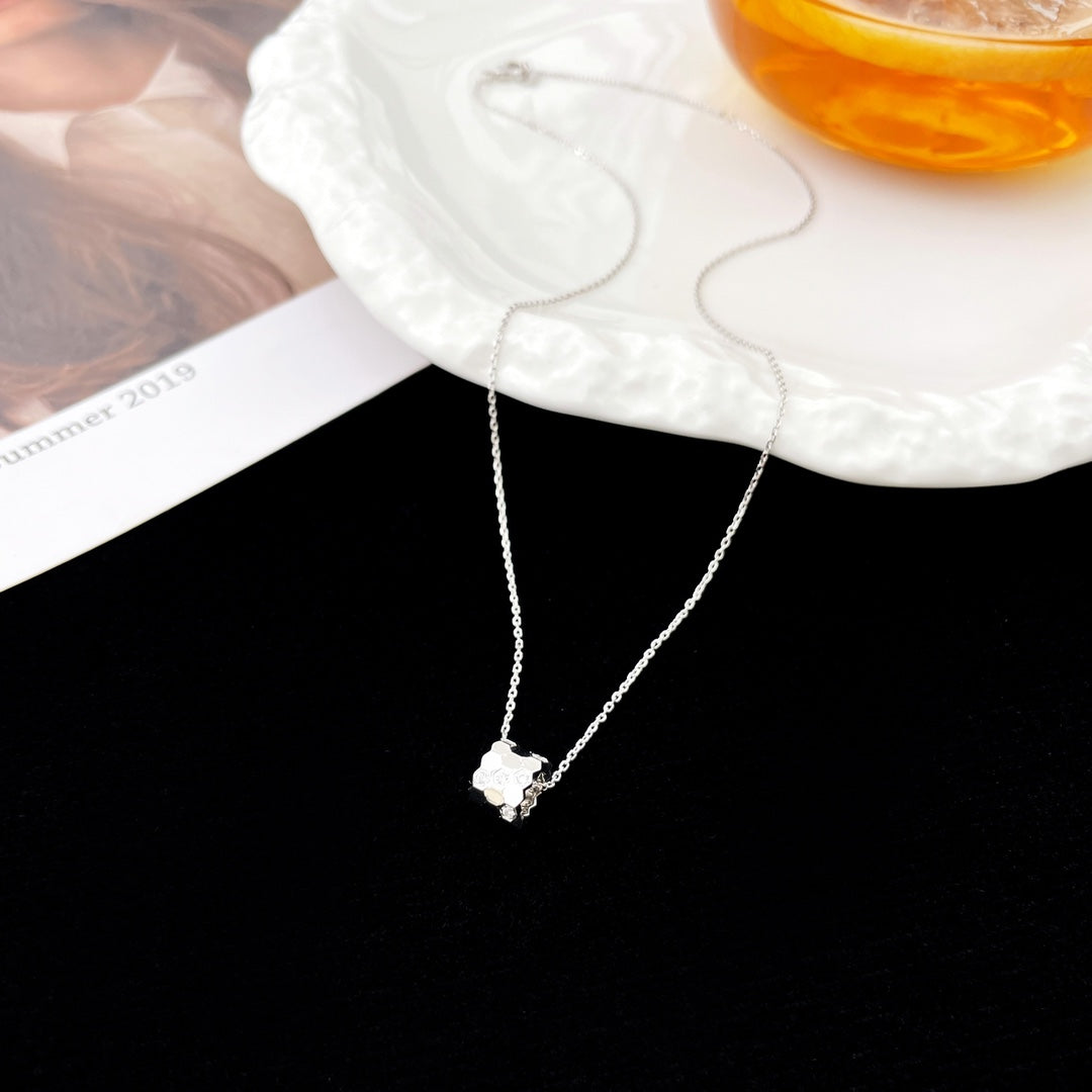 [Kismet Jewels ]BEE MINI PEDANT DIAMOND NECKLACE