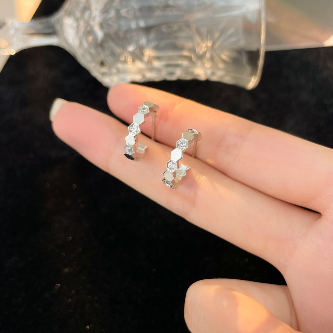 [Kismet Jewels ]BEE LOVE DIAMOND HOOP EARRINGS
