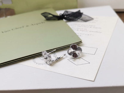 [Kismet Jewels ]CLOVER MEDIUM STUD EARRINGS