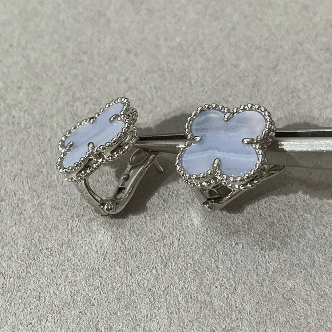 [Kismet Jewels ]CLOVER CHALCEDONY SILVER STUD EARRINGS