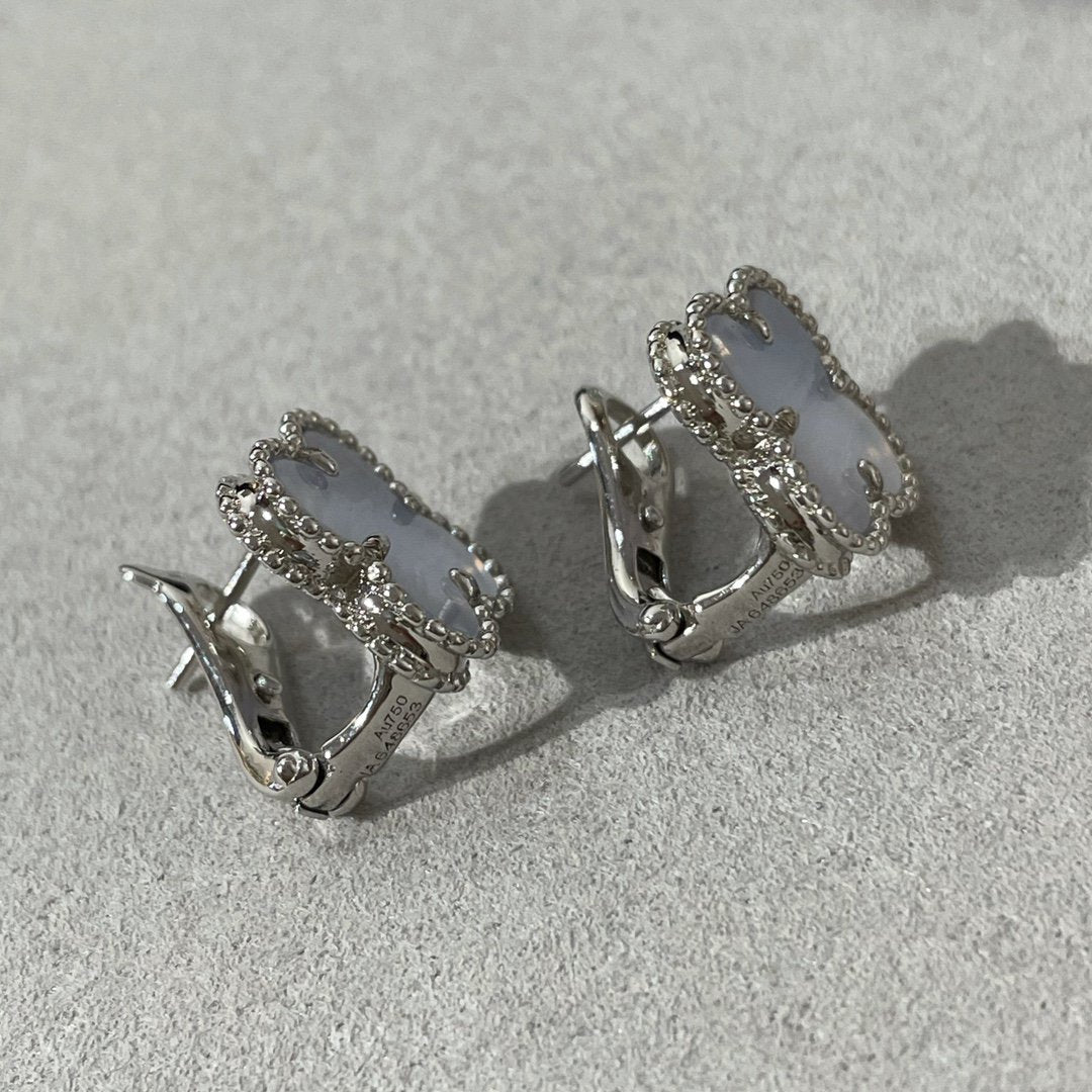 [Kismet Jewels ]CLOVER CHALCEDONY SILVER STUD EARRINGS
