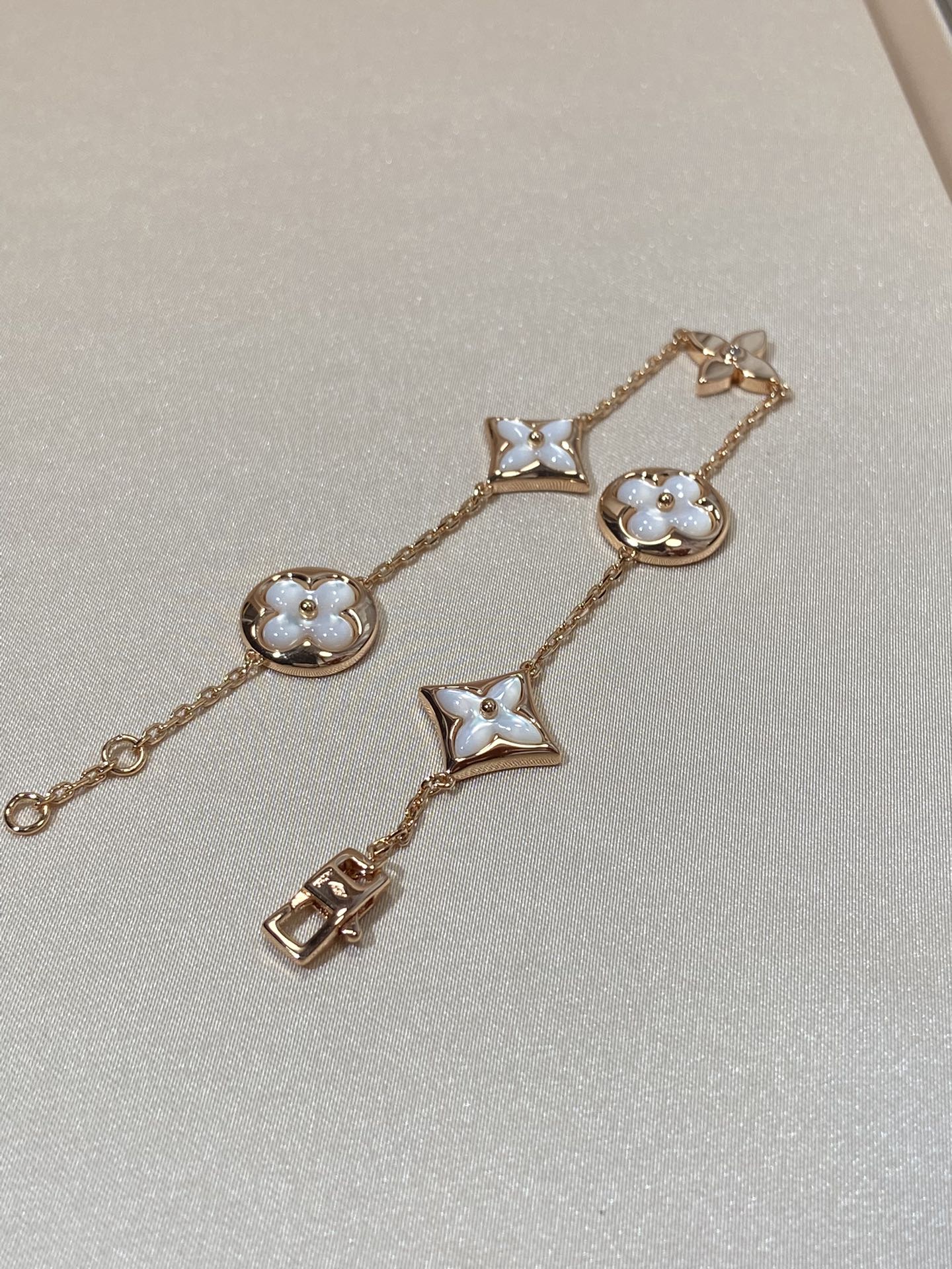 [Kismet Jewels ]STAR AND SUN 5 MOTIF MOP PINK GOLD BRACELET