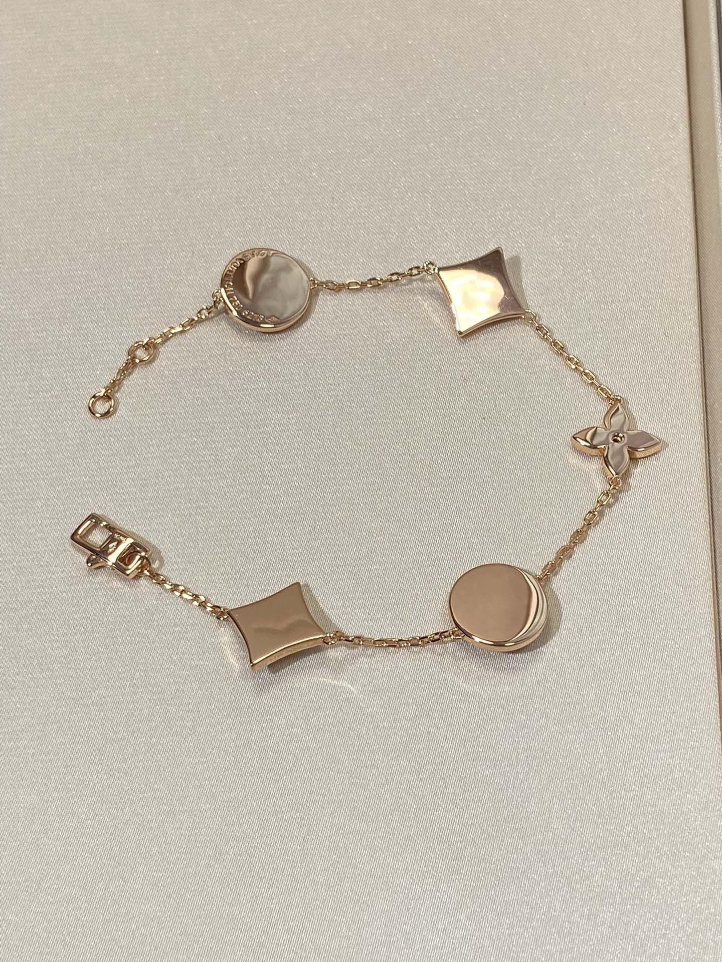 [Kismet Jewels ]STAR AND SUN 5 MOTIF MOP PINK GOLD BRACELET