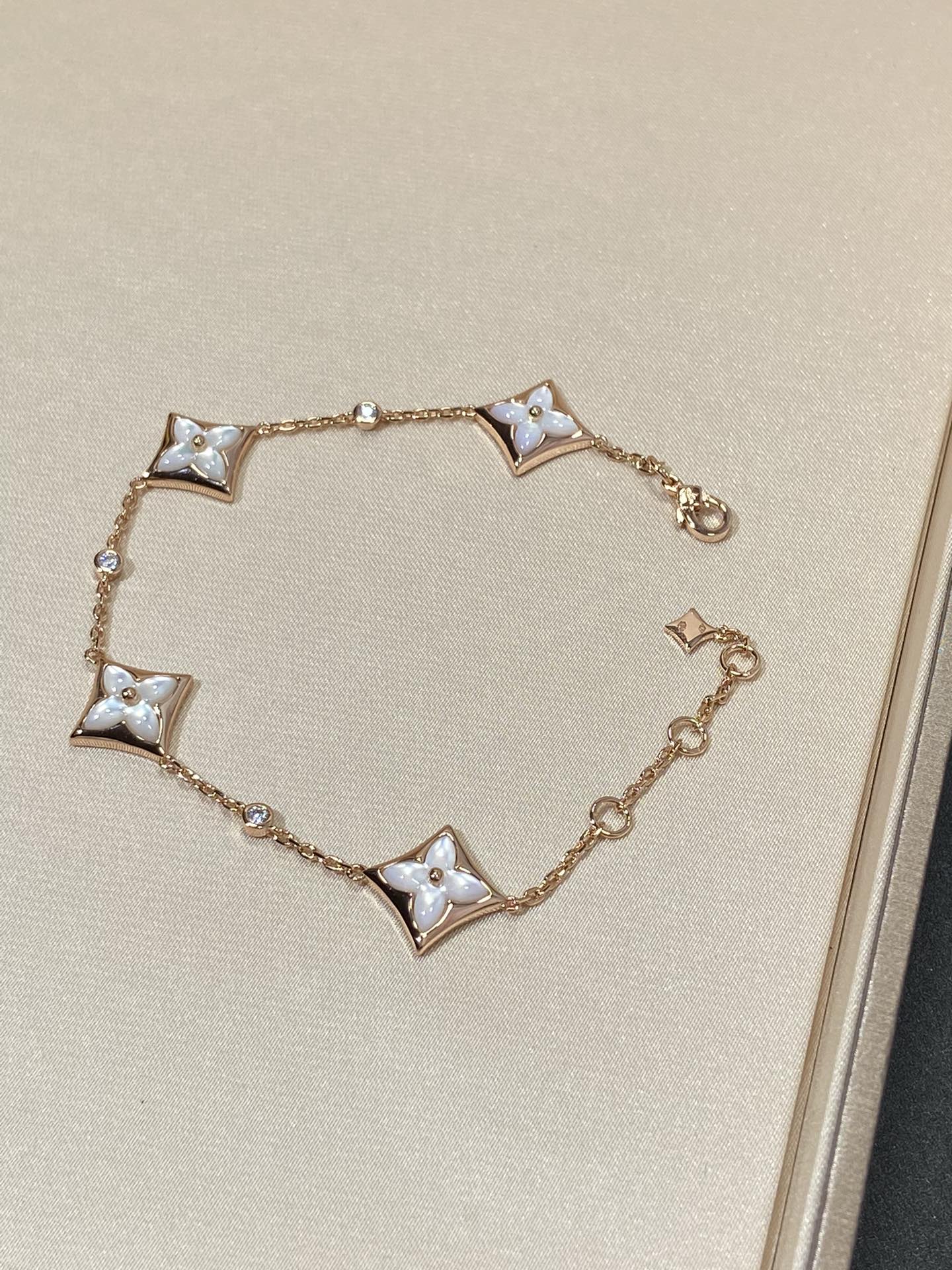 [Kismet Jewels ]STAR 4 MOTIF MOP DIAMOND PINK GOLD BRACELET