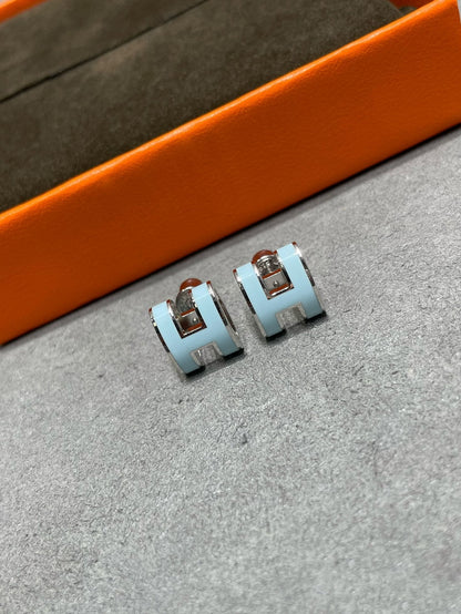 [Kismet Jewels ]POP H SKY BLUE STUD EARRINGS