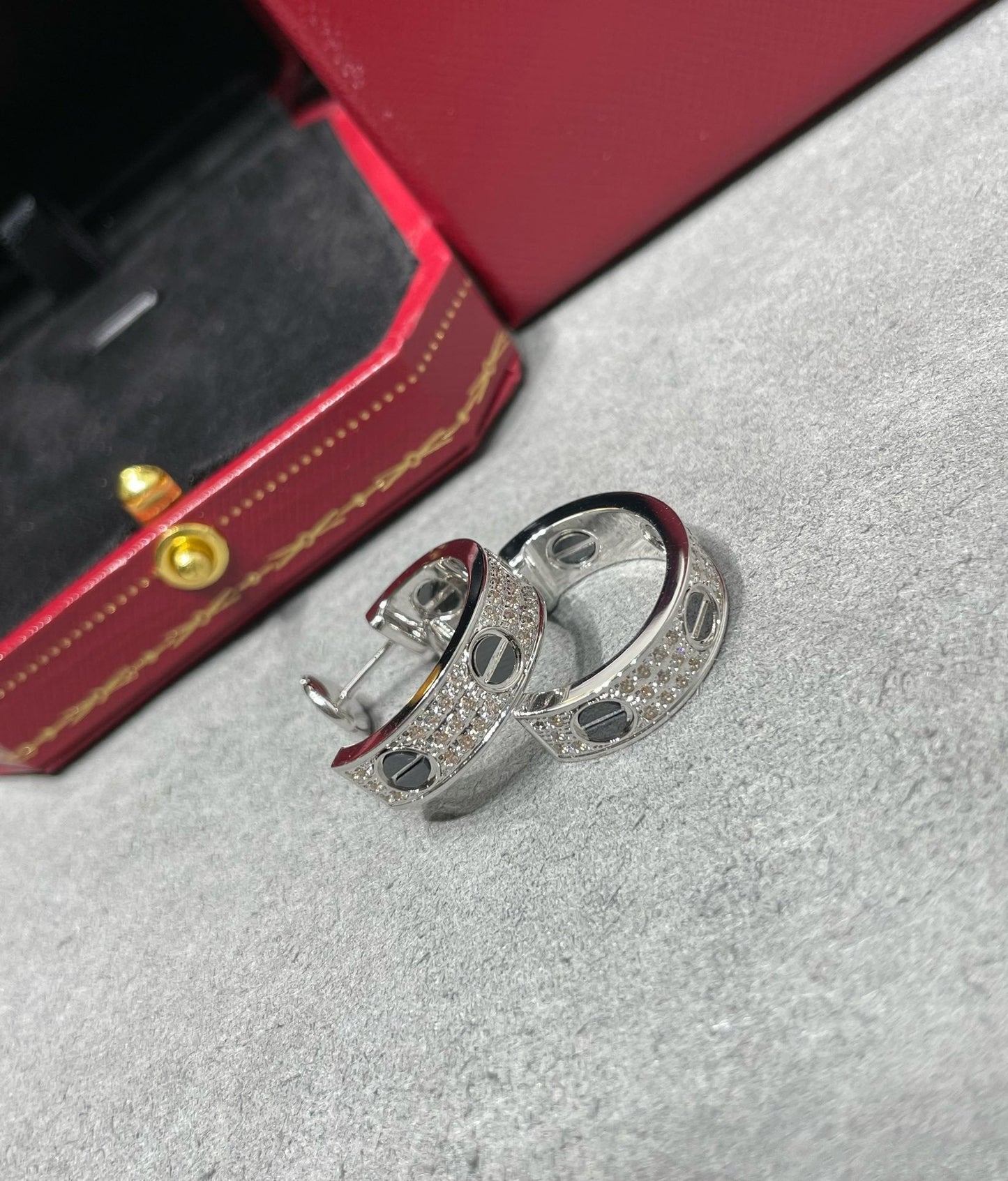 [Kismet Jewels ]LOVE CERAMIC DIAMOND PAVED SILVER EARRINGS