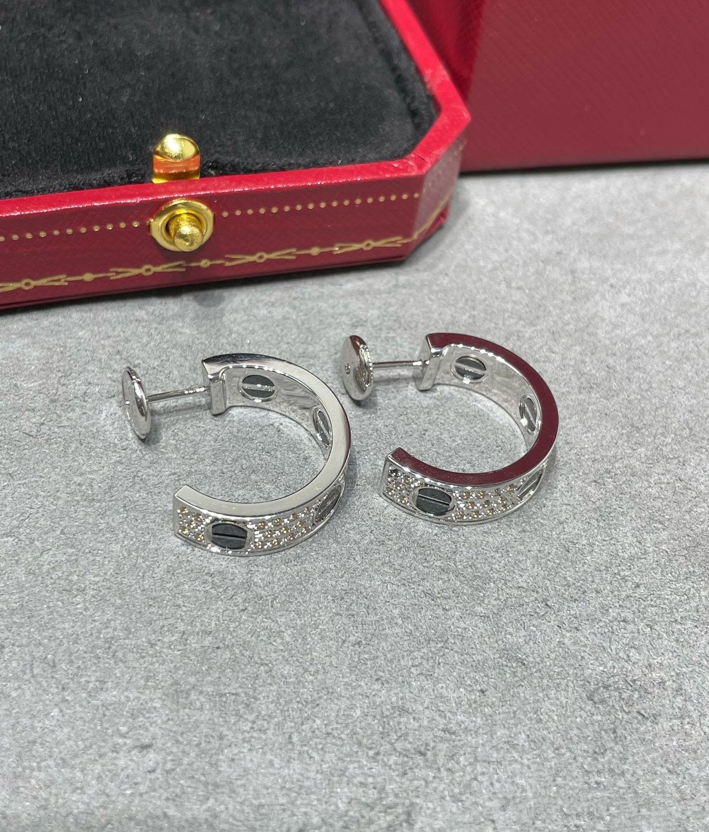 [Kismet Jewels ]LOVE CERAMIC DIAMOND PAVED SILVER EARRINGS