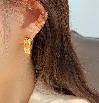 [Kismet Jewels ]LOVE 5.5MM 1 DIAMOND EARRINGS
