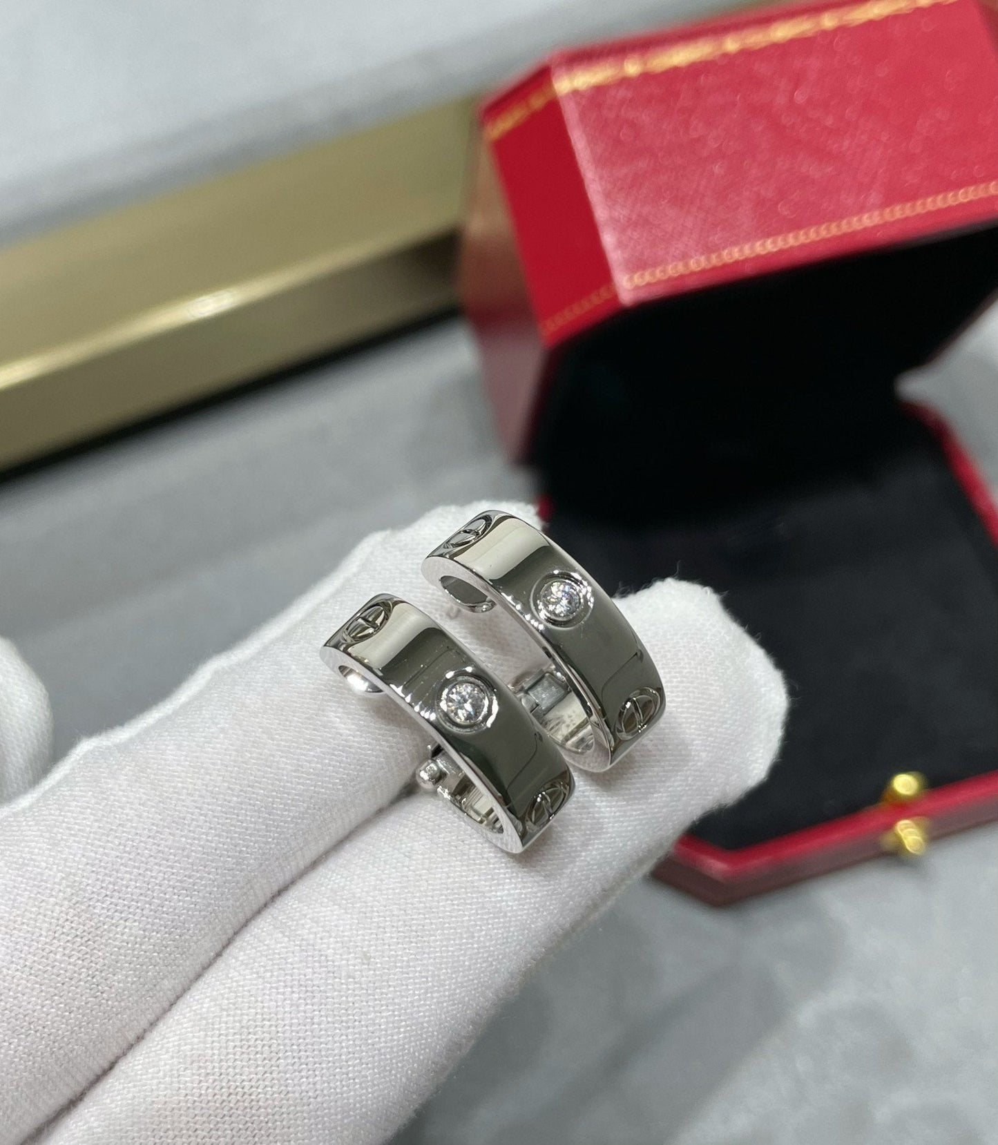 [Kismet Jewels ]LOVE 5.5MM 1 DIAMOND EARRINGS
